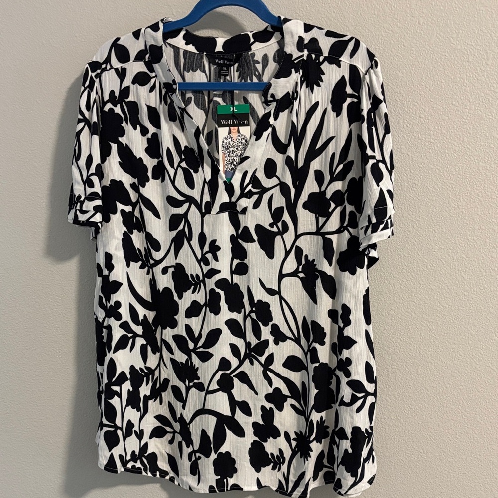 “Well Worn” womens xl floral pull over, short sleeve top
